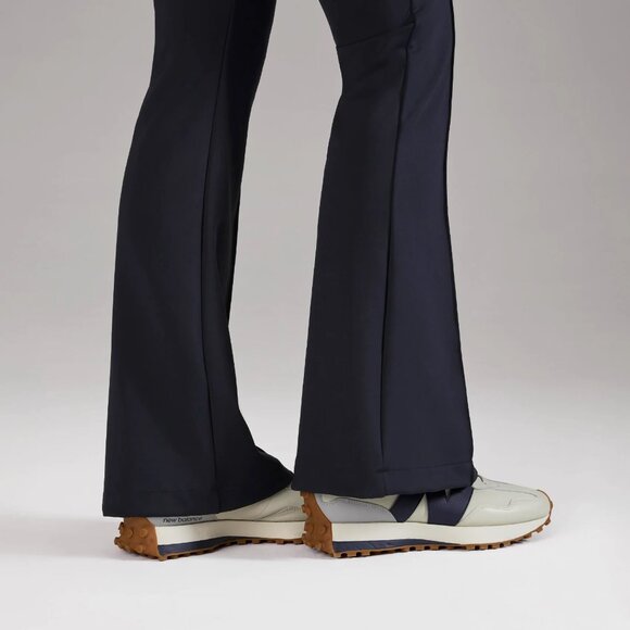 Figs High Waisted Evanston FORMx Skinny Flare Scrub Pants in Navy, Size Small - Picture 6 of 12